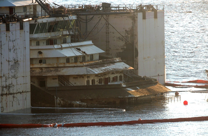 Costa Concordia: крупнейшая операция по подъему затонувшего судна