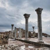 1280px-Chersonesos_columns
