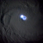 Фото месяца: светящийся глаз бури «Банси»