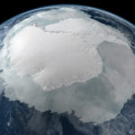 Климатологи объяснили, почему на Южном полюсе холоднее, чем на Северном