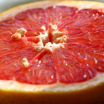 Цитрусовые фрукты могут вызывать рак кожи