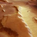 На Марсе под толстым слоем пыли нашли гигантские ледники