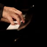 Японцы изобрели фортепиано, на котором можно играть без рук