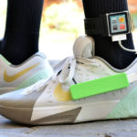 15-летний подросток создал кроссовки, заряжающие смартфон