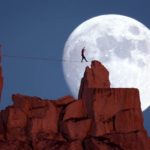«Лунная прогулка» Дина Поттера: удивительный слеклайн в Йосемити