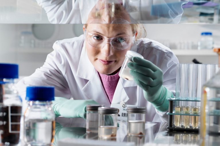 Scientist examining samples in lab-1559158