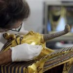 Реставраторов, оставивших Тутанхамона без бороды, ждет суд