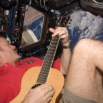 Астронавт выпустил альбом песен, записанный на МКС