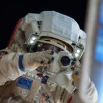 Российские космонавты снова попробуют установить снаружи МКС две видеокамеры