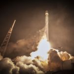 Первая ступень Falcon 9 вновь успешно возвратилась
