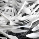 Во Франции запретят пластиковую одноразовую посуду