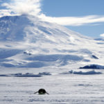 Подо льдами Антарктиды обнаружили почти сотню неизвестных вулканов