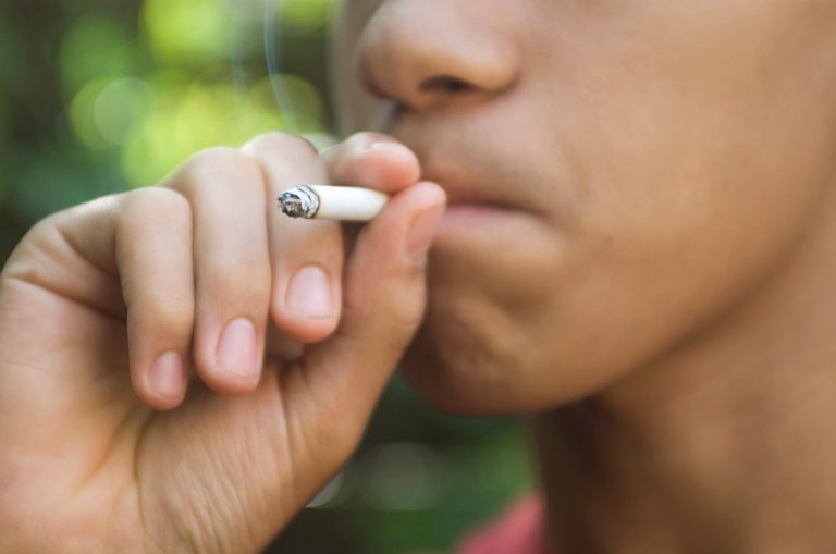 030514-health-teens-teen-cigarette-smoking-cigarettes