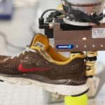 Робот из MIT «видит» и ловко берет предметы любой формы