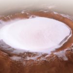 Опубликованы снимки заснеженного кратера на Марсе