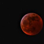 Опубликовано видео падения метеорита на Луну во время «кровавого» затмения