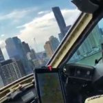 Видео 360: полет транспортного самолета C-17A между небоскребами