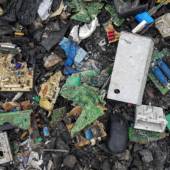 Утилизация электронных отходов остается одной из самых сложных и актуальных задач нашего времени