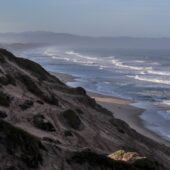 Повышение уровня моря и прибрежная эрозия угрожают пляжам и естественным песчаным дюнам по всему миру / © Los Angeles Times