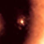 Астрономы получили первые четкие снимки диска газа и пыли у далекой экзопланеты