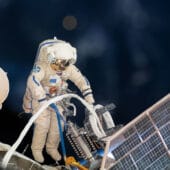 Выход члена экипажа МКС в открытый космос