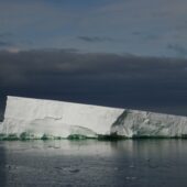 Огромный айсберг А-68 три года проплавал по Южному океану