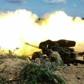 Огонь из противотанковой пушки МТ-12М. Фото: arsenal-info.ru.