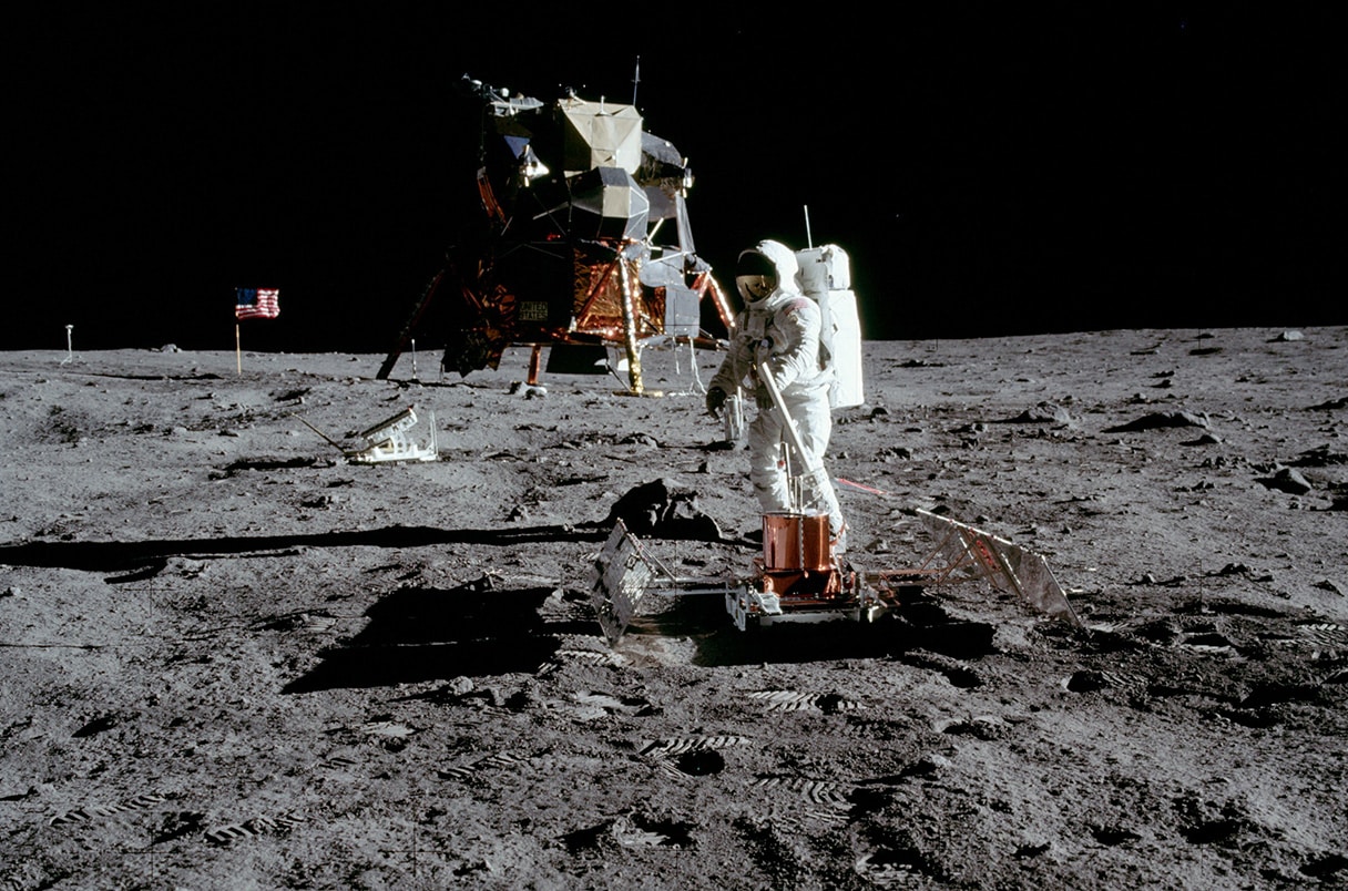 Первый сейсмограф на Луне установил Базз Олдрин