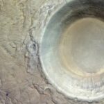 Trace Gas Orbiter  сфотографировал огромный кратер на Марсе
