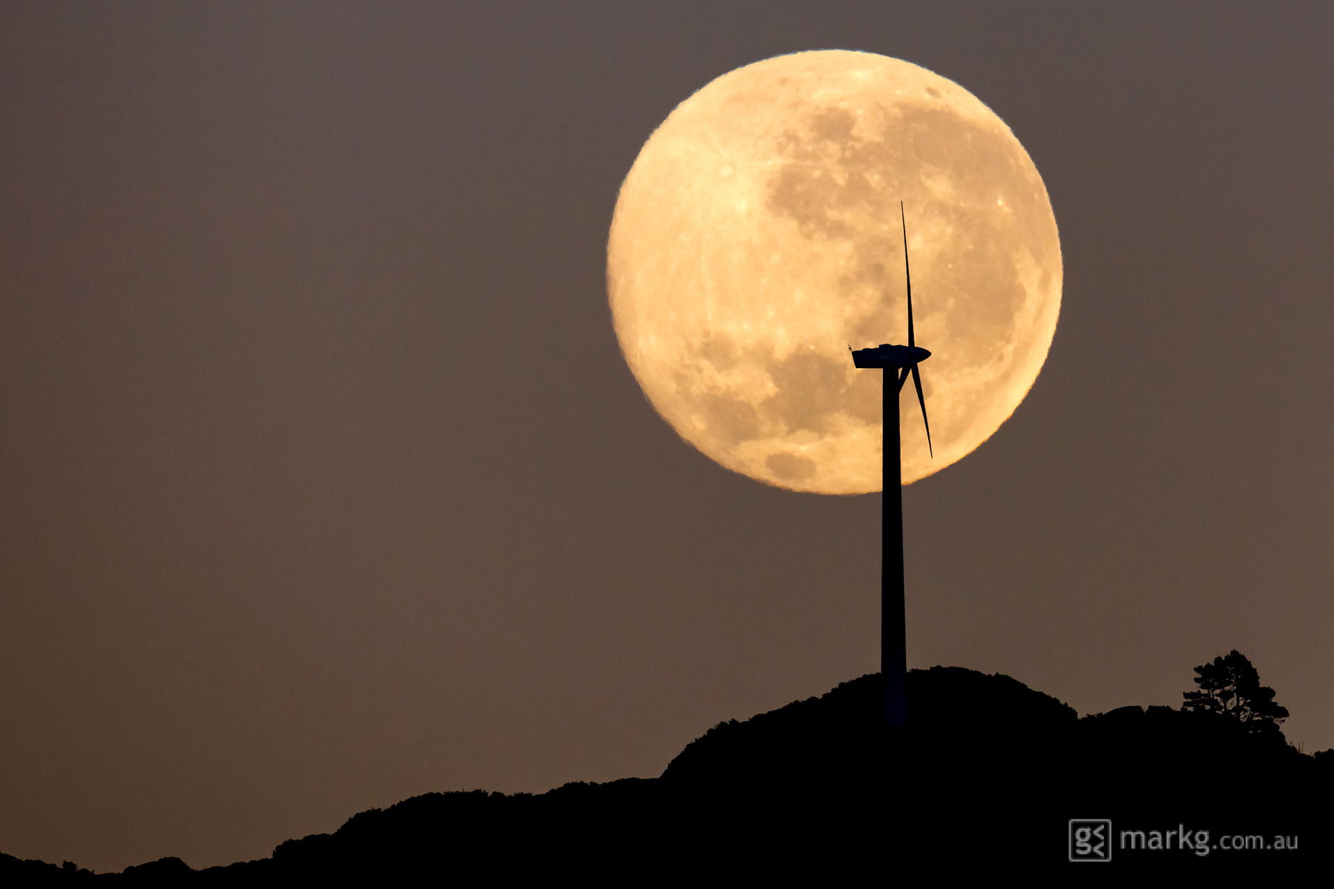 Там где была луна. Большая Луна. Луна очень близко к земле. Огромная Луна в 2013. Луна и ветер.