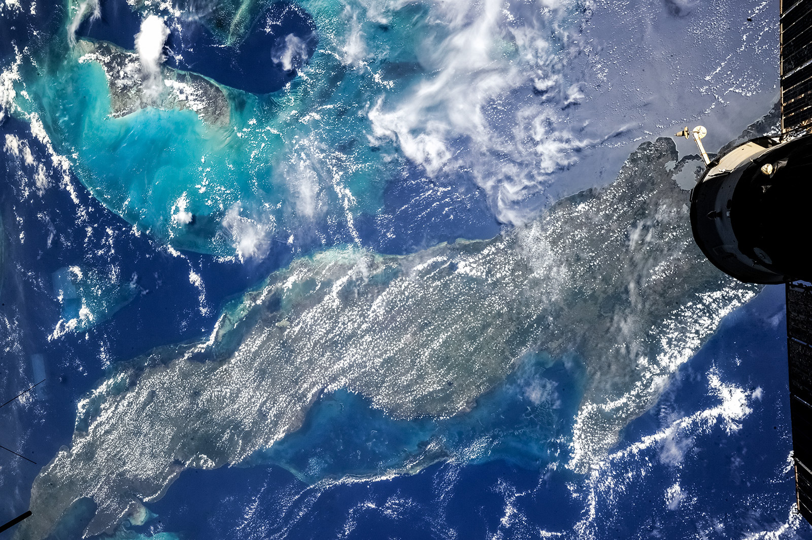 Видеть в реальном времени. Снимки из космоса. Снимки земли из космоса. Космический снимок. Океан и космос.
