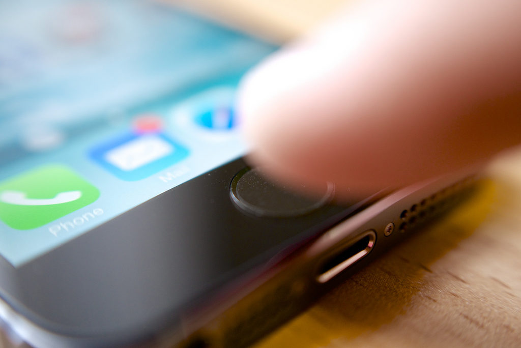 Московский «Мегафон» включит LTE владельцам iPhone 5S/5C – иллюстрация к материалу на Naked Science