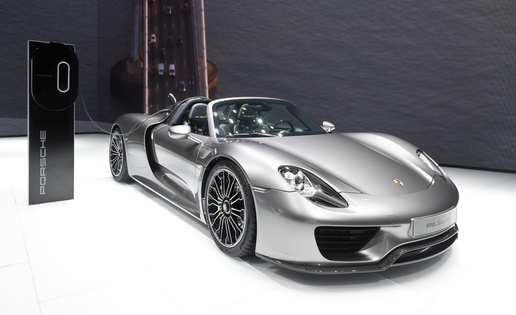 Видео: сборка суперкара Porsche 918 Spyder – иллюстрация к материалу на Naked Science