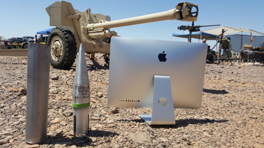 В пух и прах: расстрел iMac с противотанковой пушки T8 – иллюстрация к материалу на Naked Science