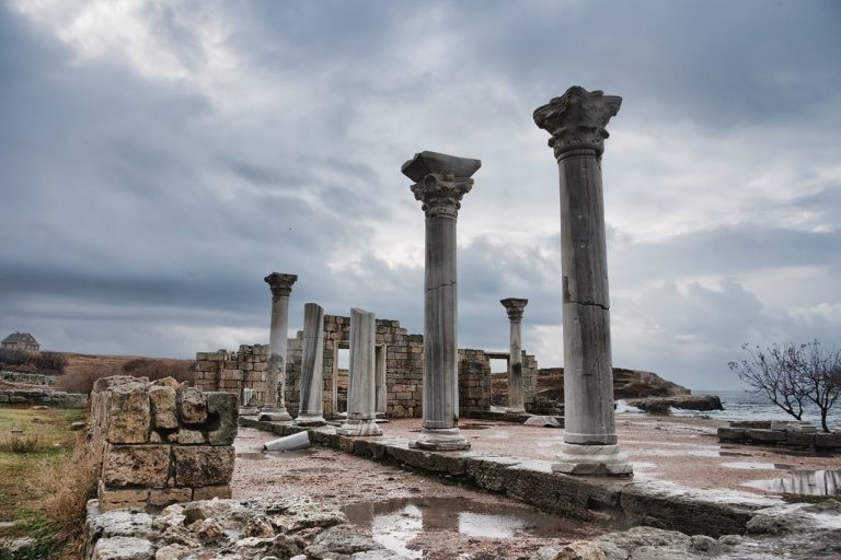1280px-Chersonesos_columns