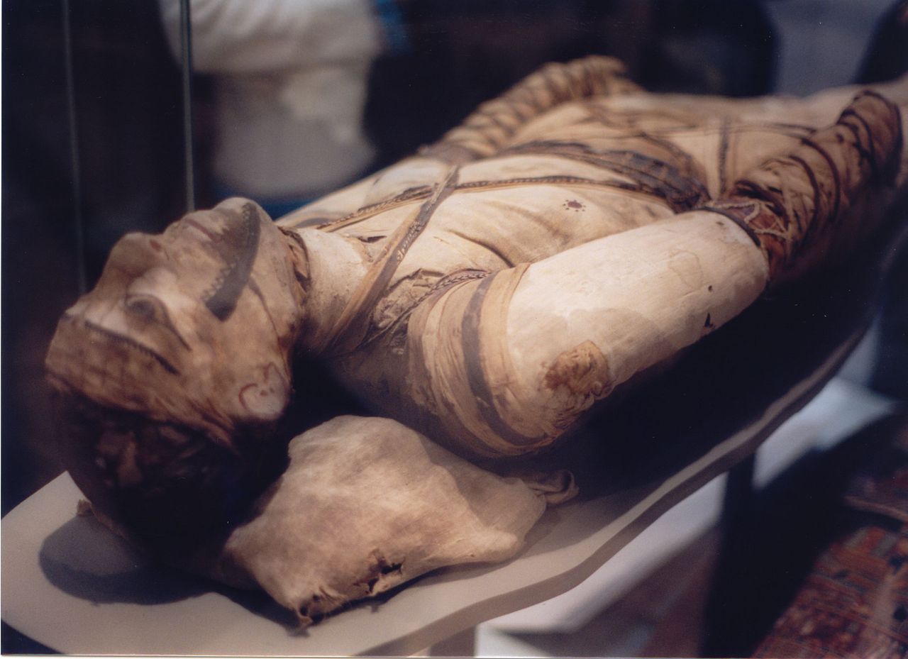 1280px-Mummy_at_British_Museum
