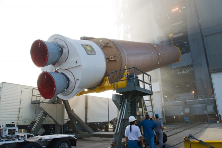 1401252407_atlas-v-erection-in-vertical-position-with-a-good-view-of-rd-180-engines