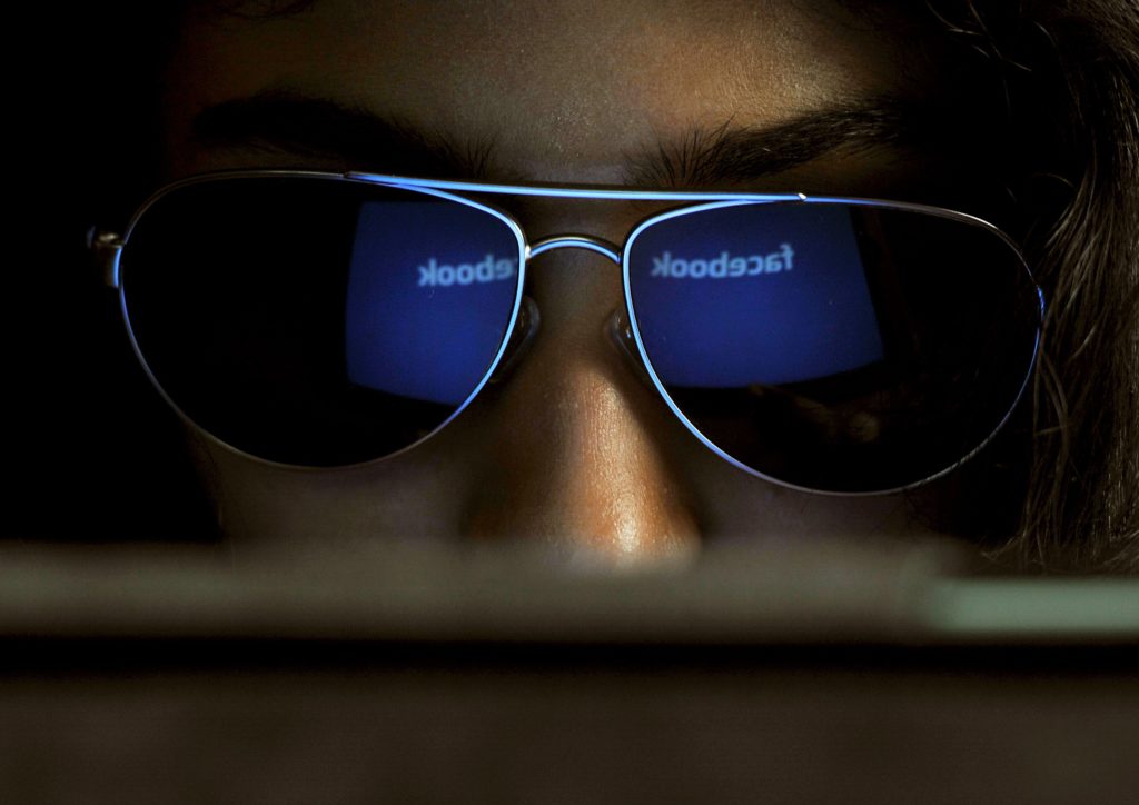 Ученые установили, как Facebook может довести до депрессии – иллюстрация к материалу на Naked Science