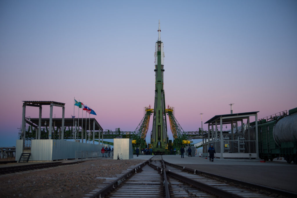 Ракета-носитель «Союз-ФГ» доставлена на стартовый комплекс Байконура – иллюстрация к материалу на Naked Science