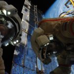 Космонавты отправятся за борт МКС чистить иллюминатор
