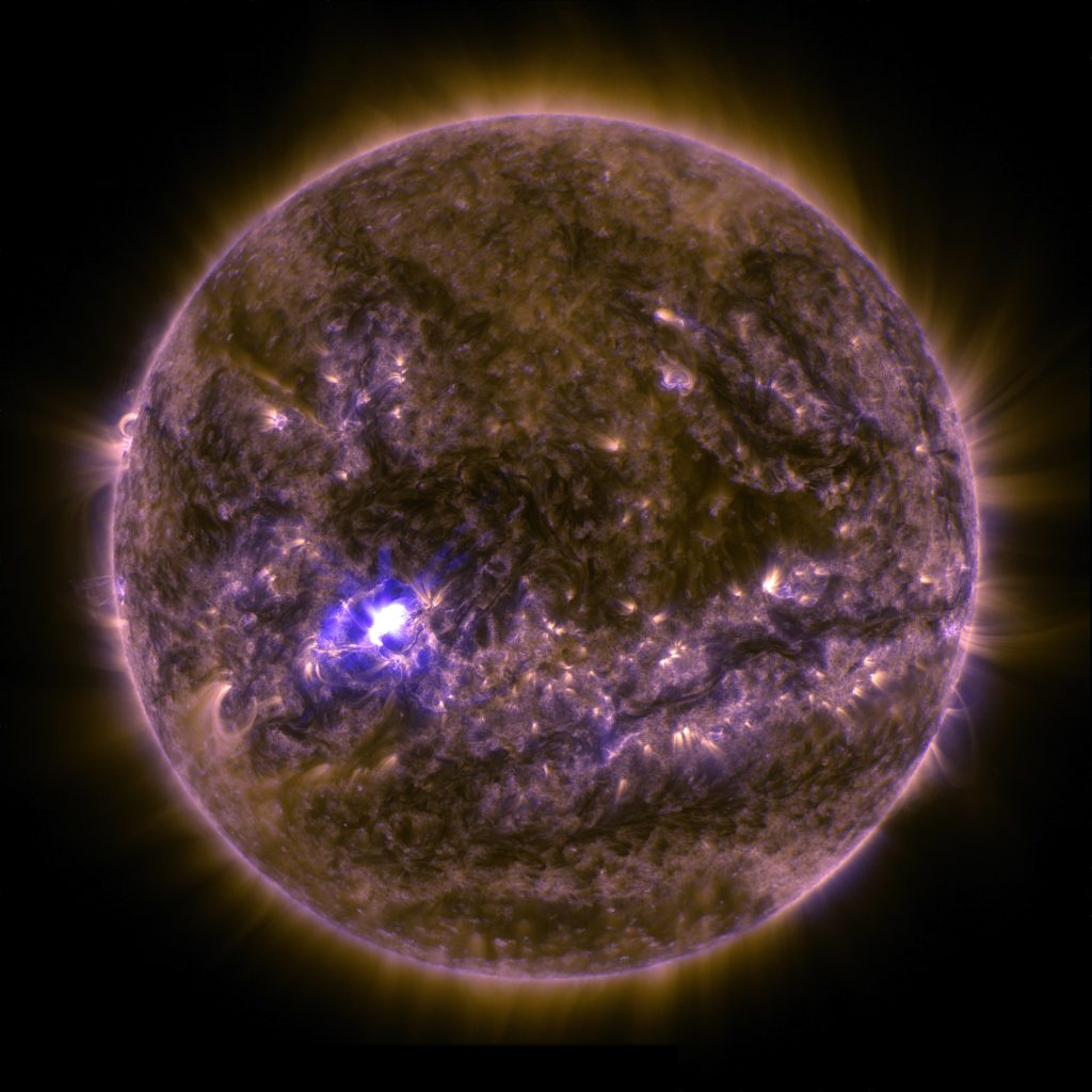 Обсерватория SDO зафиксировала на Солнце вспышку X-класса – иллюстрация к материалу на Naked Science