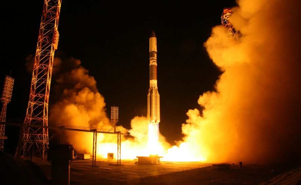 Обломки «Протона-М» могли долететь до Земли – иллюстрация к материалу на Naked Science