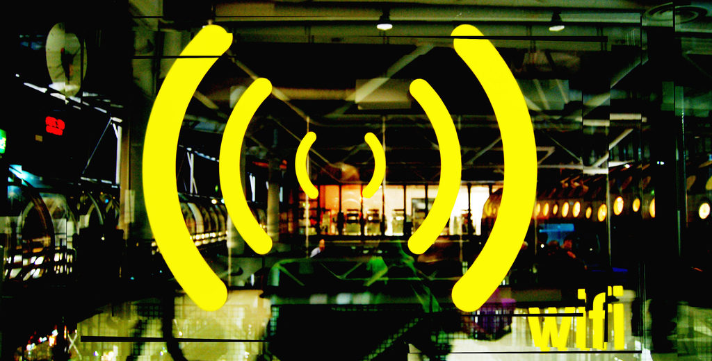 Wi-Fi научился считать окружающих людей – иллюстрация к материалу на Naked Science