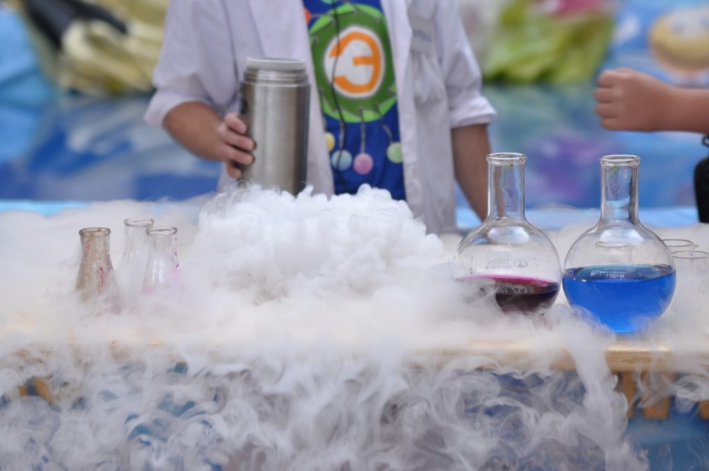 СМИ: российский ученый облился жидким азотом в рамках Ice Bucket Challenge – иллюстрация к материалу на Naked Science