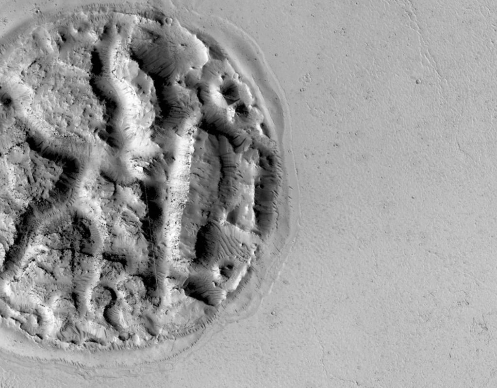 На Марсе обнаружен странный круглый объект – иллюстрация к материалу на Naked Science