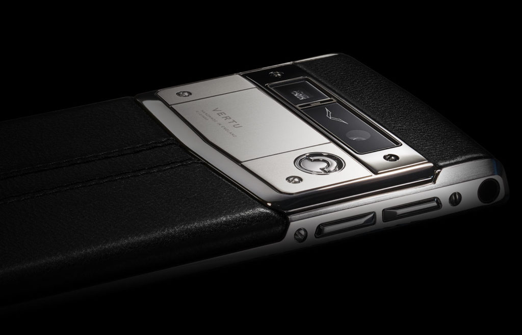 Vertu Signature Touch: титановый смартфон за 8 тысяч евро – иллюстрация к материалу на Naked Science