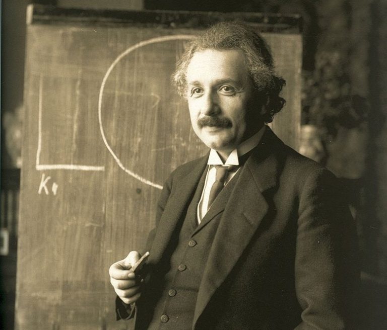 780px-Einstein_1921_by_F_Schmutzer