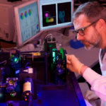 Ученые создали первый микроскоп на запутанных фотонах