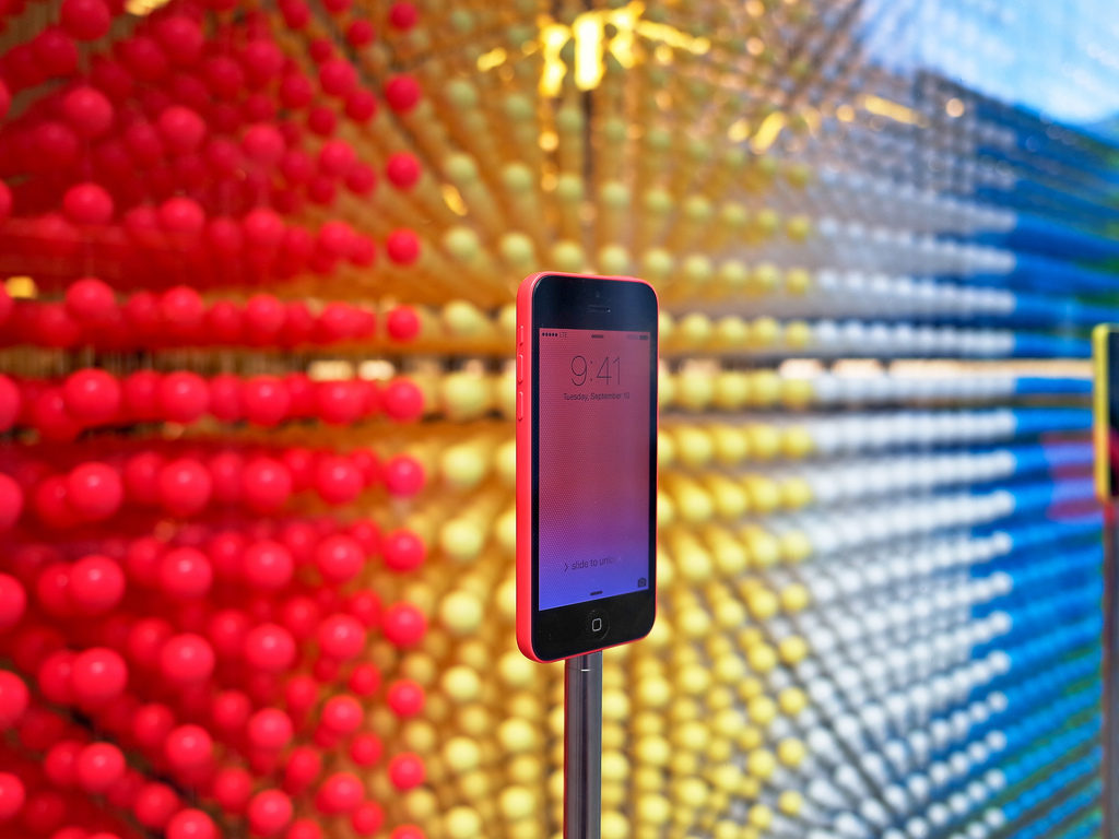 Apple может выпустить две модели iPhone с большими экранами – иллюстрация к материалу на Naked Science