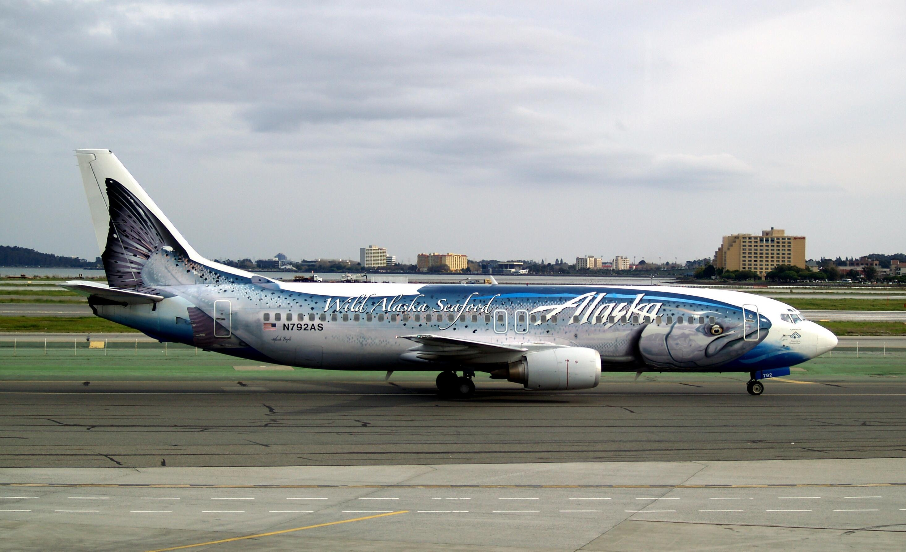 Alaska_Airlines_-Salmon-30-Salmon-_Boeing_737-490_N792AS_65029961785